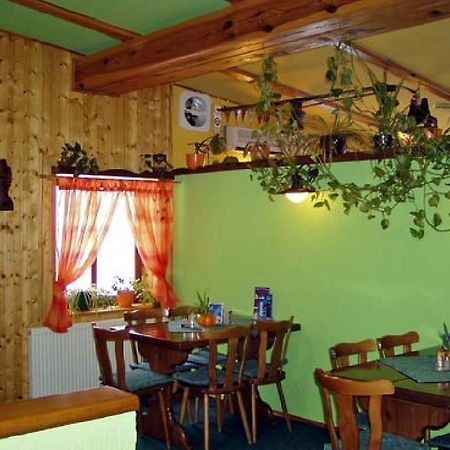 Restaurace A Penzion U Vladaru Mikulasovice ภายนอก รูปภาพ