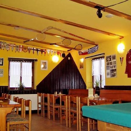 Restaurace A Penzion U Vladaru Mikulasovice ภายนอก รูปภาพ