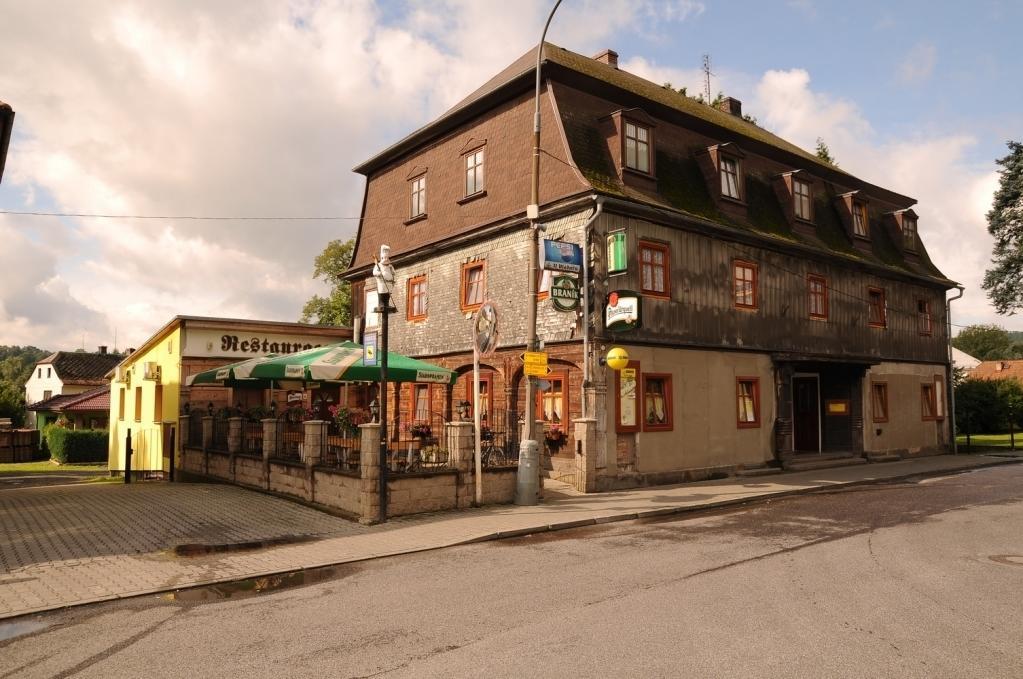 Restaurace A Penzion U Vladaru Mikulasovice ภายนอก รูปภาพ