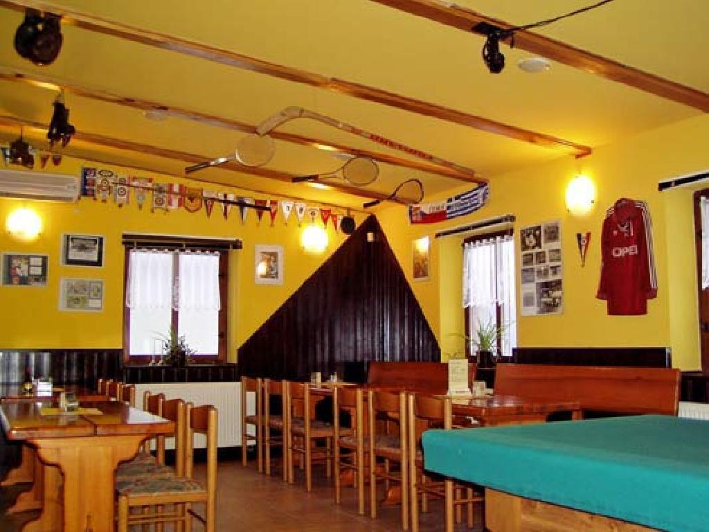 Restaurace A Penzion U Vladaru Mikulasovice ภายนอก รูปภาพ