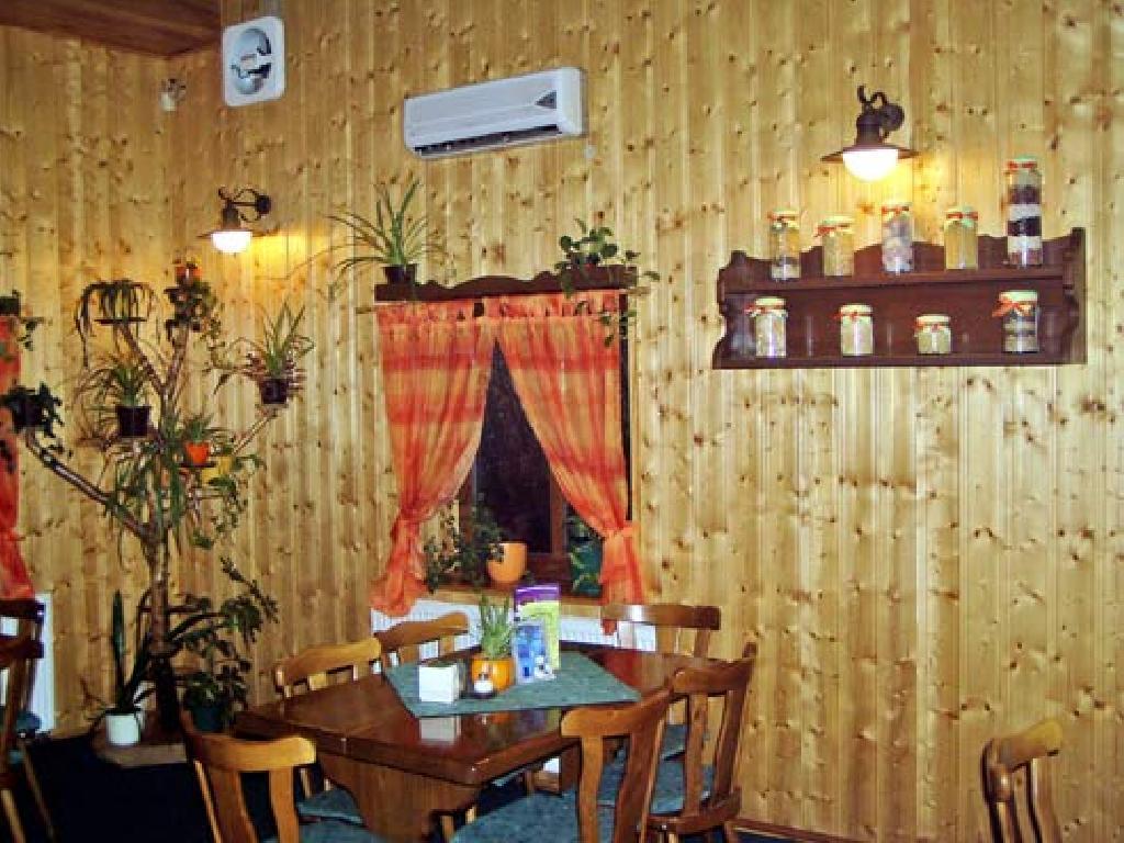 Restaurace A Penzion U Vladaru Mikulasovice ภายนอก รูปภาพ